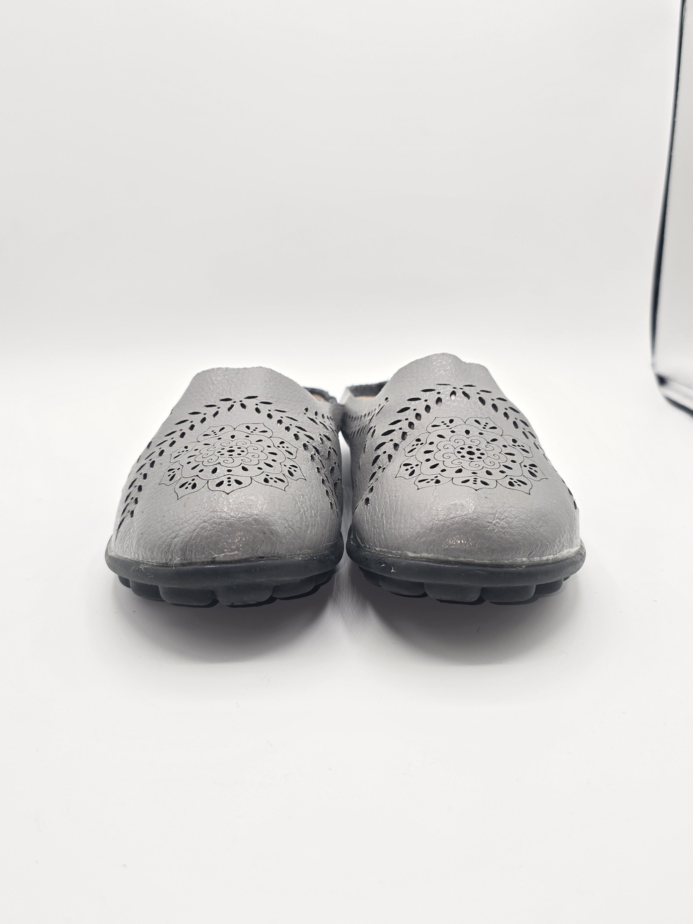 Women's Sz 43 Gray Slip-On Moccasins with Laser-Cut Floral Classic Comfy Walking
